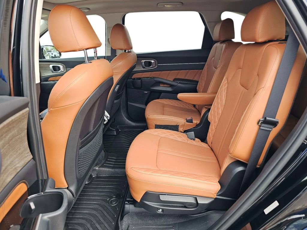 Certified 2022 Kia Sorento SX Prestige w/ Rust Color Package image 32