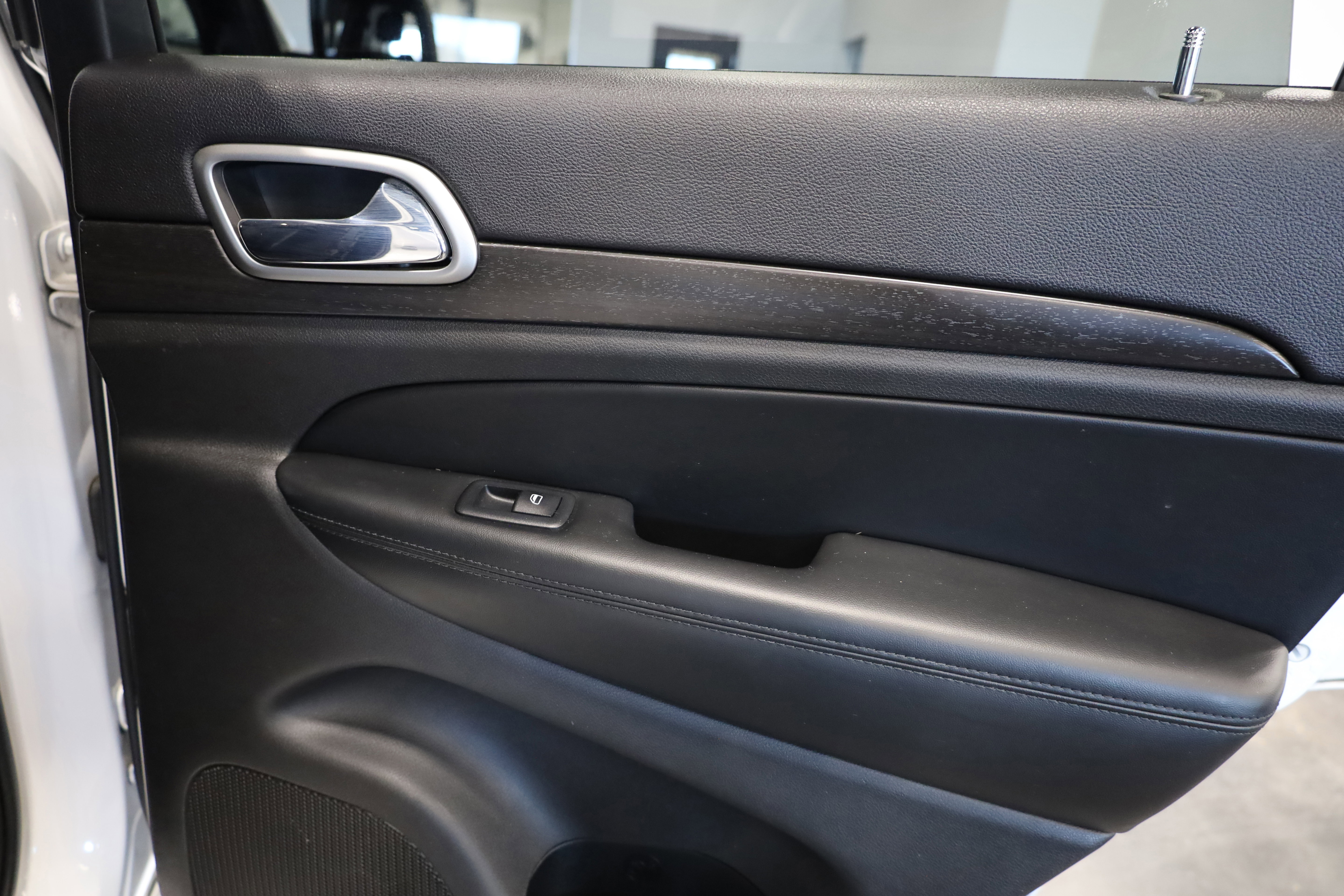 Used 2018 Jeep Grand Cherokee Altitude image 35