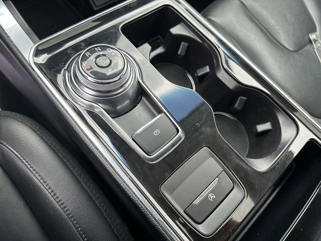 Used 2019 Ford Edge Titanium w/ Cold Weather Package image 18