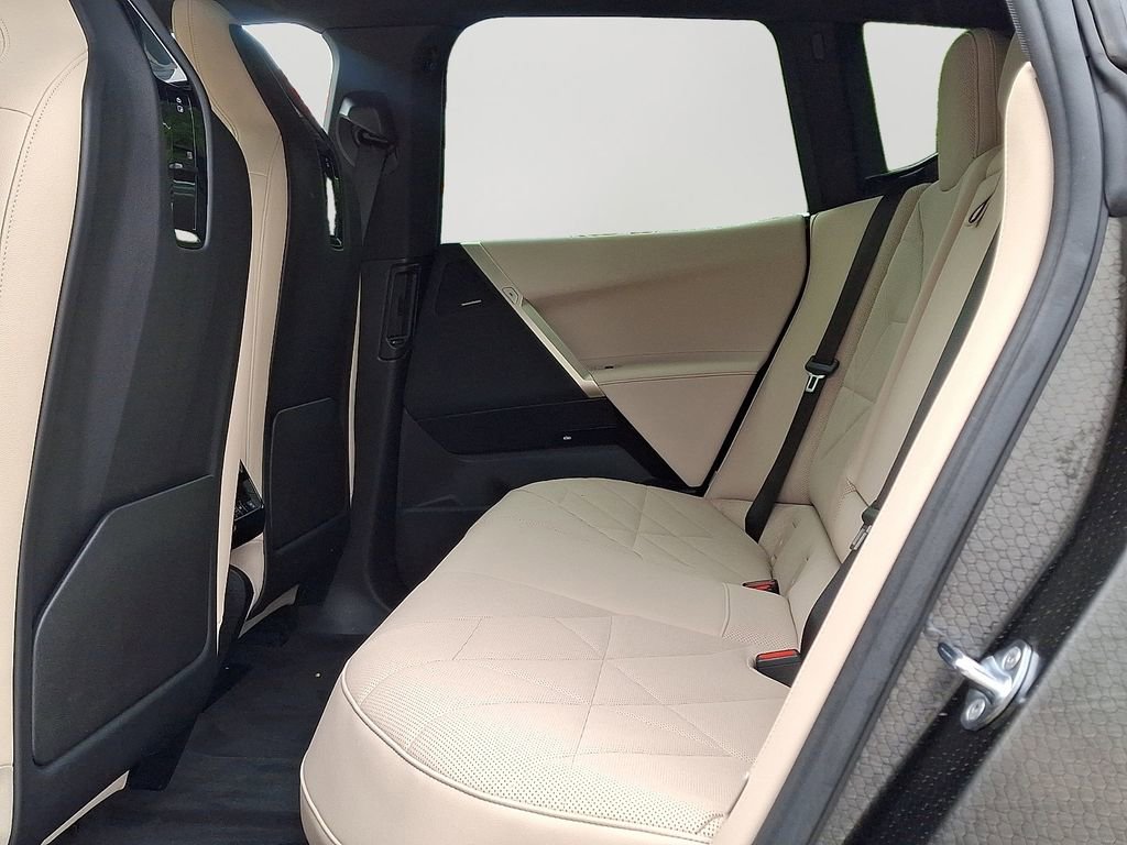 Used 2024 BMW iX xDrive50 w/ Sport Package AWD/4WD image 8