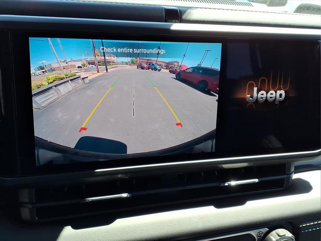 Used 2025 Jeep Wrangler Sahara image 19