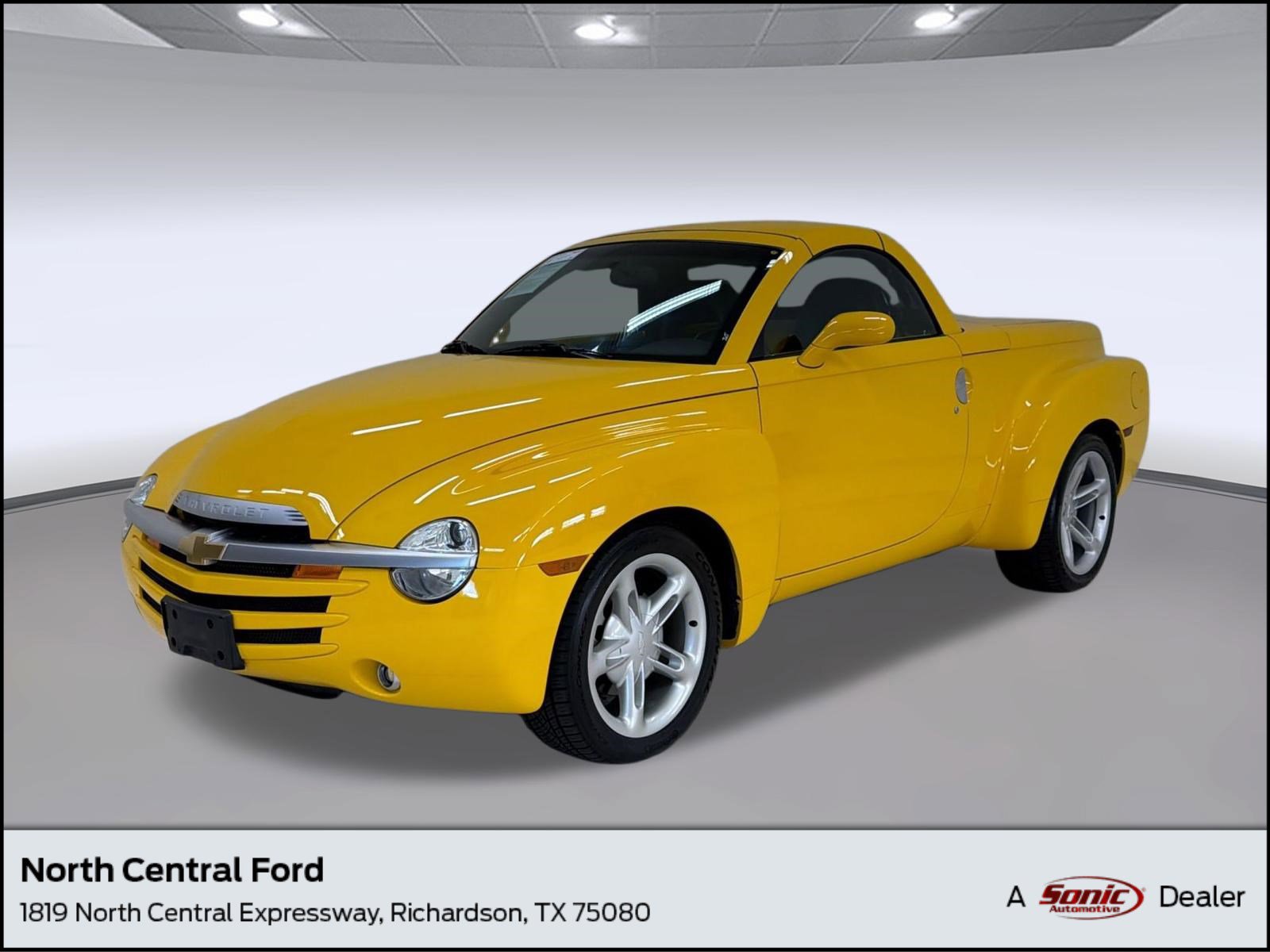 Used 2004 Chevrolet SSR w/ Preferred Equipment Group RWD image 1