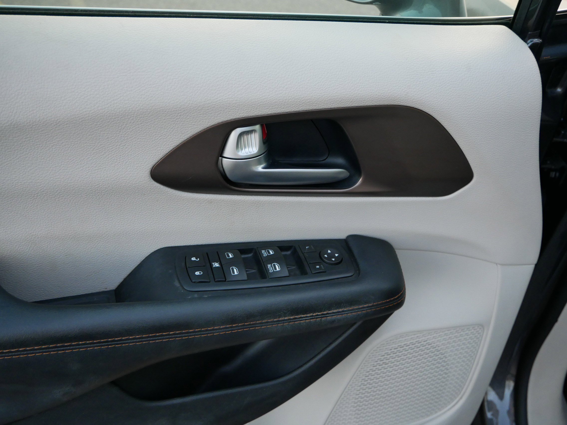 Used 2017 Chrysler Pacifica Touring-L image 21