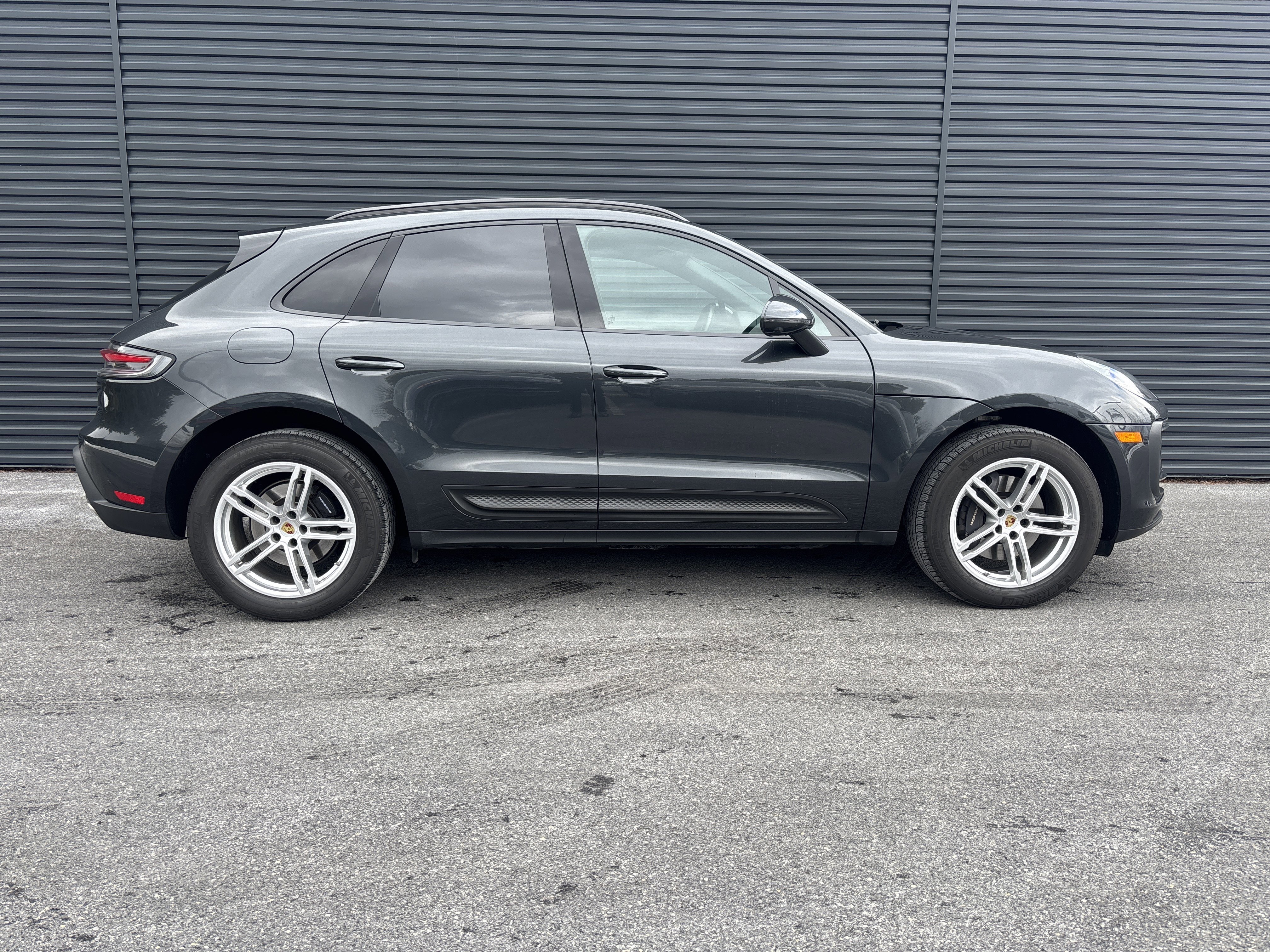 Certified 2025 Porsche Macan image 6