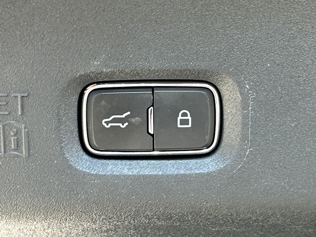 Used 2025 Lincoln Navigator Reserve image 19