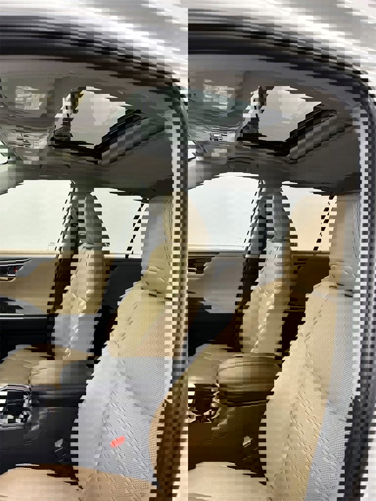 Used 2019 Toyota RAV4 Limited image 12