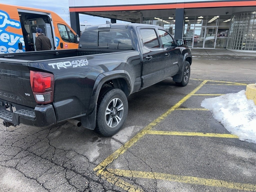 Used 2018 Toyota Tacoma SR5 image 10