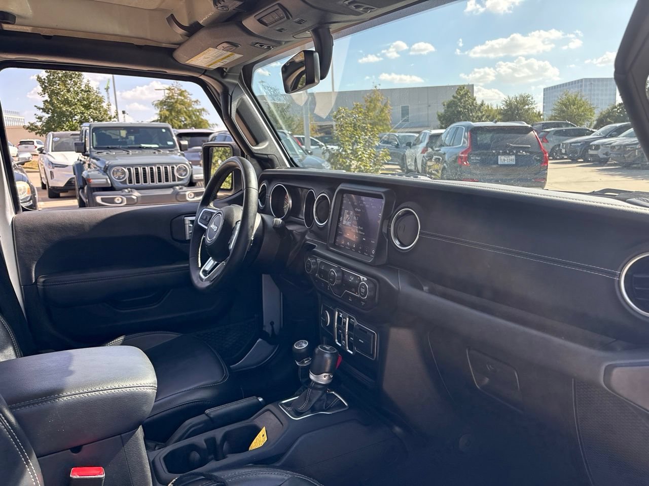 Used 2023 Jeep Wrangler Unlimited Sahara AWD/4WD image 16