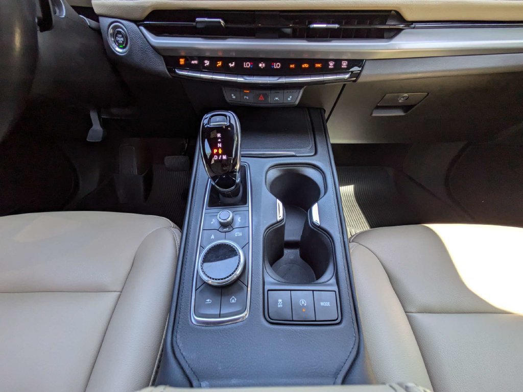 Certified 2024 Cadillac XT4 Luxury w/ Cold Weather Package FWD image 19