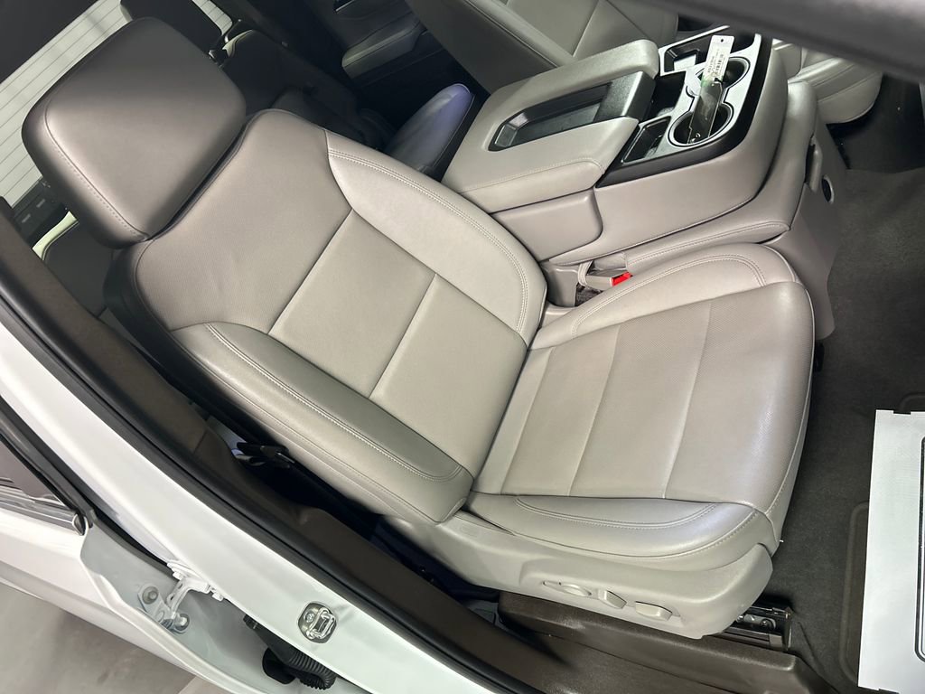 Used 2025 GMC Sierra 1500 SLT image 25