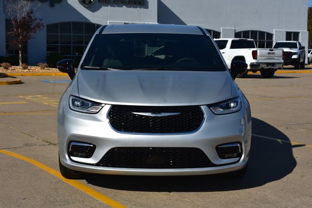 New 2026 Chrysler Pacifica Select image 2