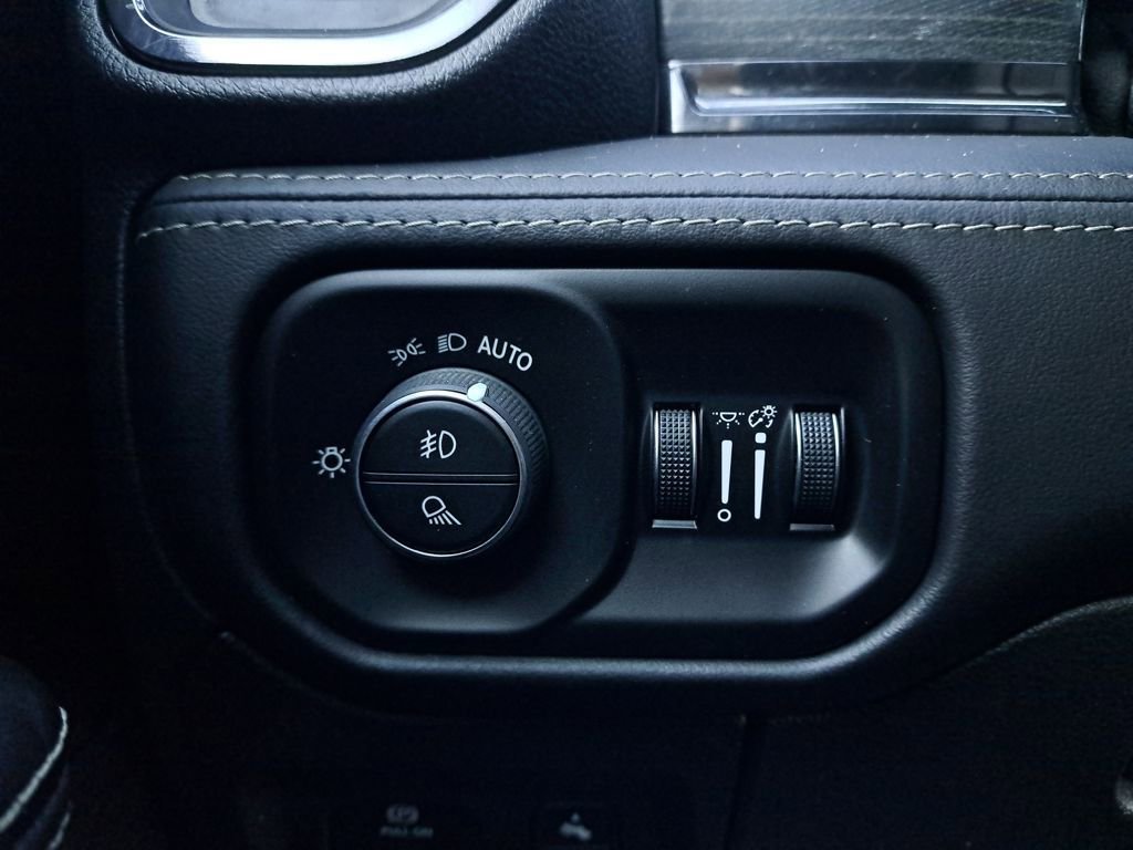 Used 2022 RAM 1500 Limited w/ Body-Colour Bumper Group image 24