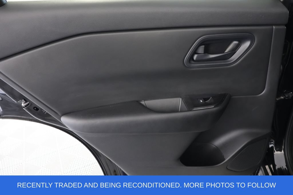 Used 2024 Nissan Rogue S AWD/4WD image 25