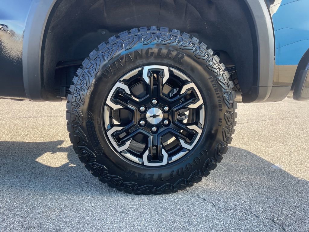 Used 2025 Chevrolet Silverado 1500 ZR2 w/ Technology Package image 57