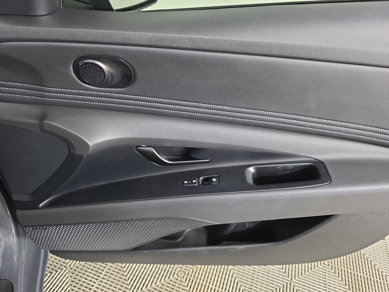 Used 2024 Hyundai Elantra Limited image 38