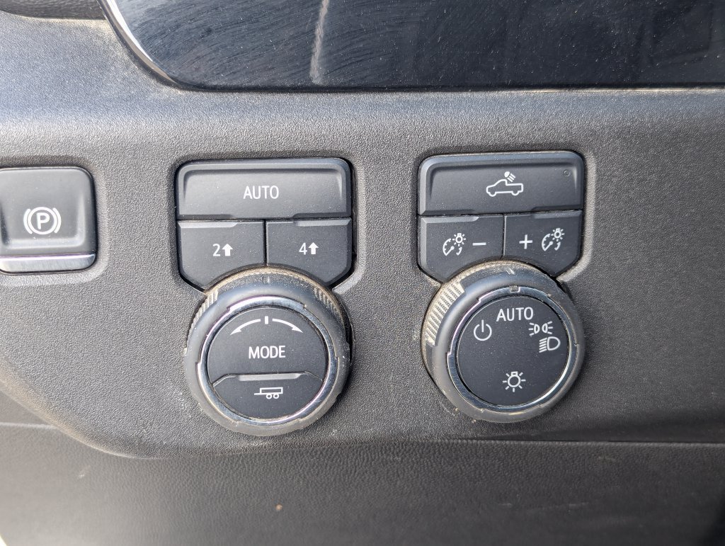 Used 2025 Chevrolet Silverado 1500 LT AWD/4WD image 25