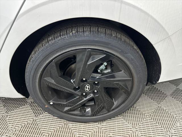 New 2026 Hyundai Elantra SEL Sport Premium FWD image 18