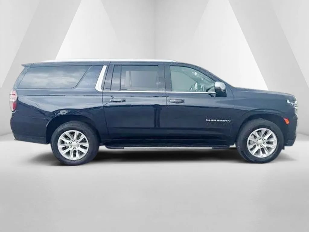 Used 2024 Chevrolet Suburban Premier AWD/4WD image 8