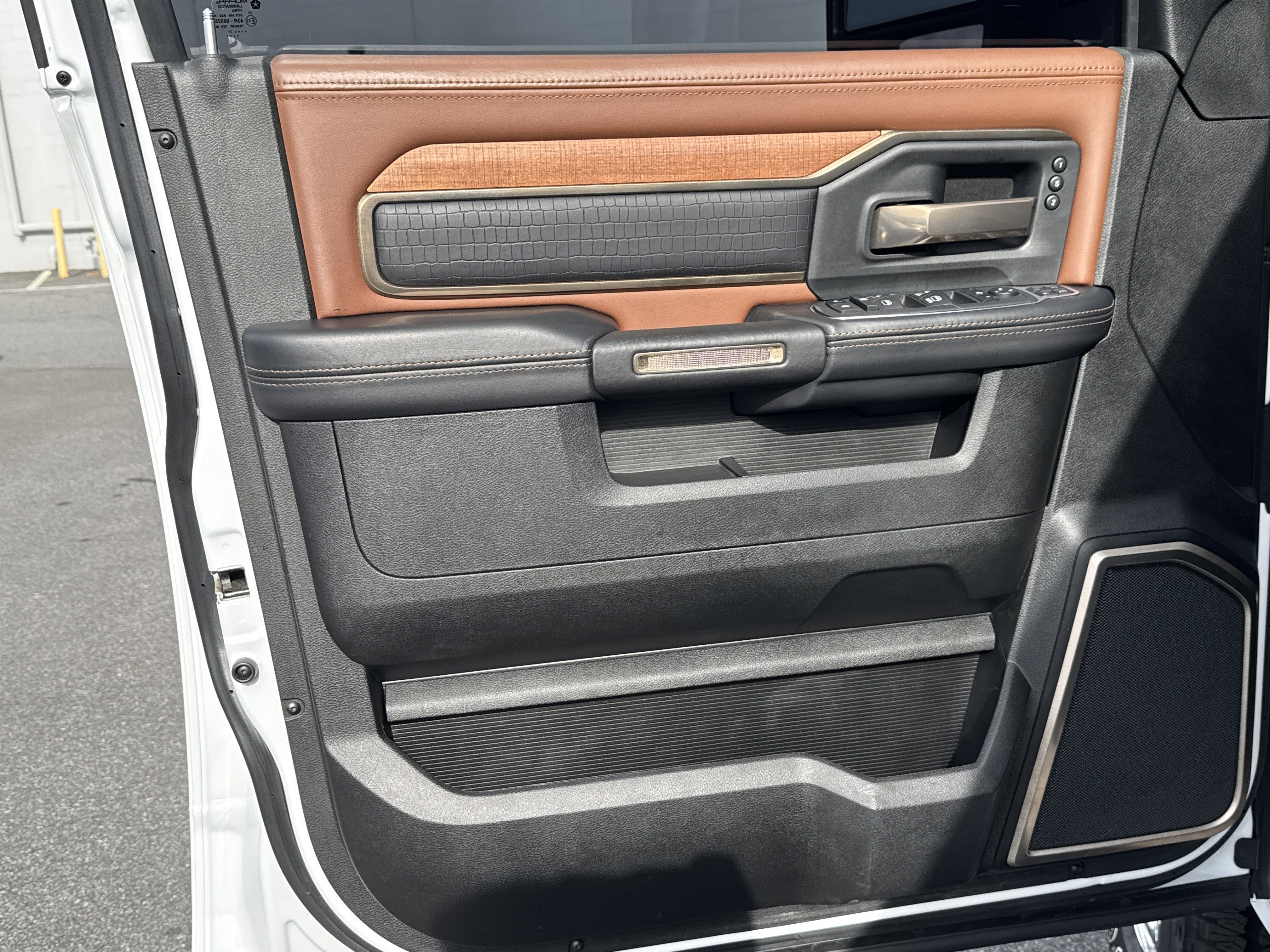 Used 2023 RAM 2500 Limited image 13