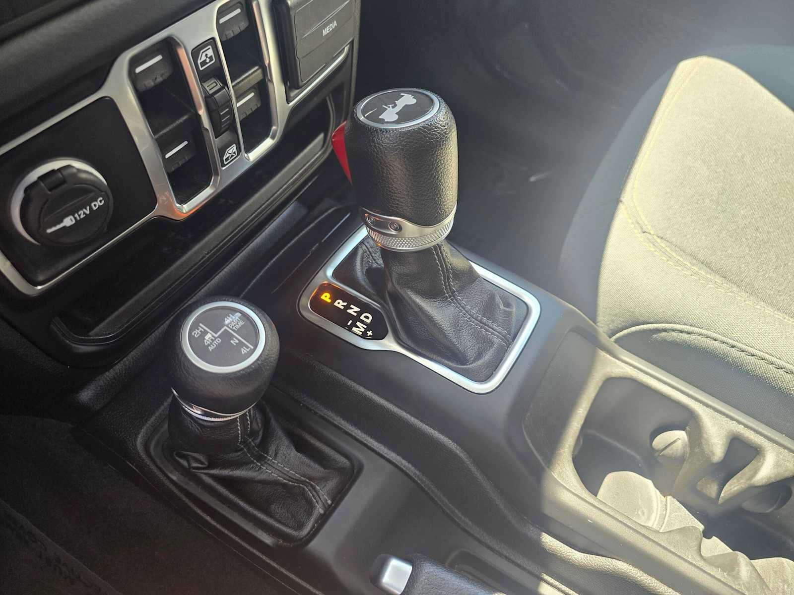 Used 2024 Jeep Wrangler Unlimited Sahara AWD/4WD image 30