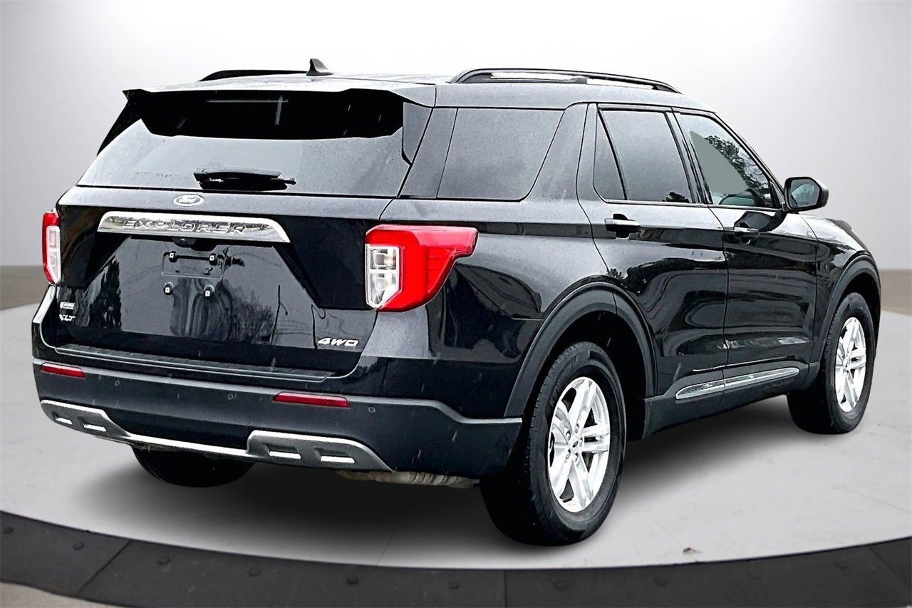 Used 2023 Ford Explorer XLT w/ Equipment Group 202A image 8