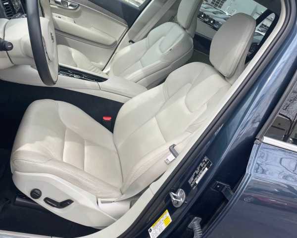 Used 2023 Volvo XC90 B6 Plus w/ Protection Package Premier image 3