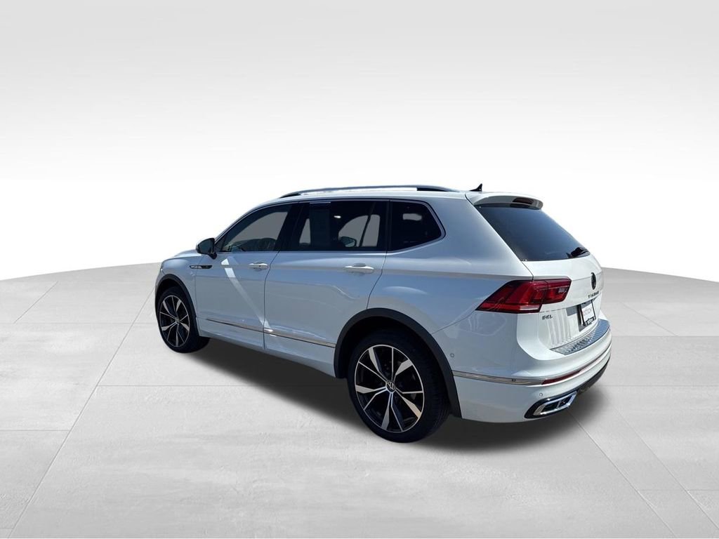 Used 2022 Volkswagen Tiguan SEL R-Line image 4