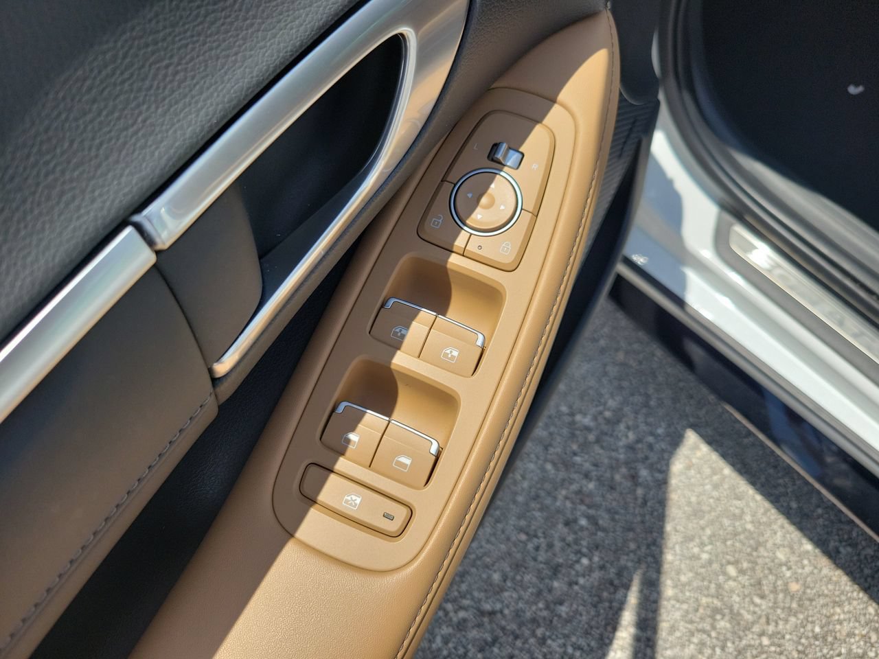 Used 2022 Hyundai Sonata Limited FWD image 14