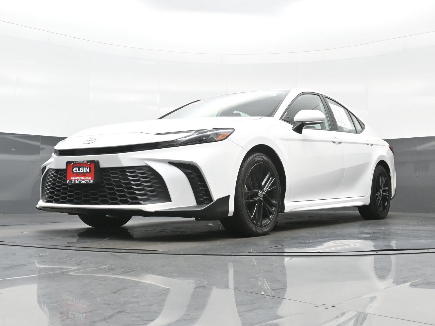 Used 2025 Toyota Camry SE FWD image 29