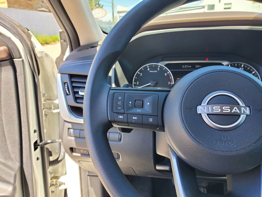 Used 2023 Nissan Rogue SV AWD/4WD image 19