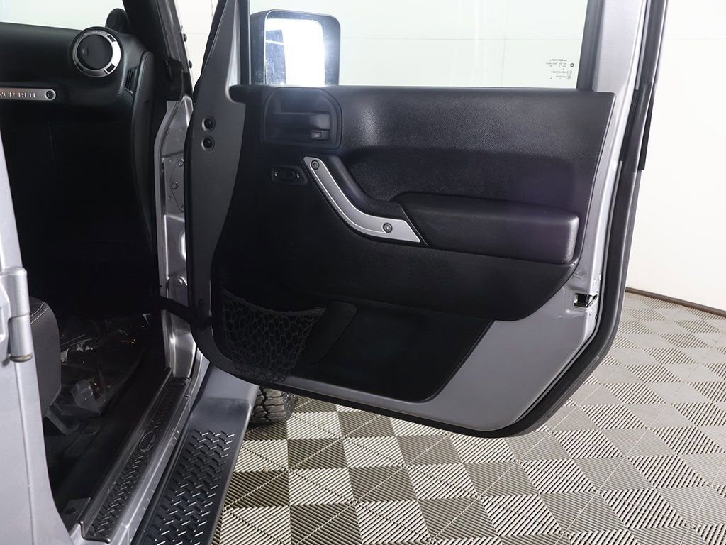 Used 2014 Jeep Wrangler Unlimited Sahara w/ Connectivity Group image 19