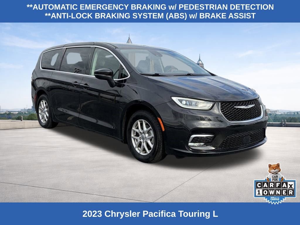 Used 2023 Chrysler Pacifica Touring-L image 7