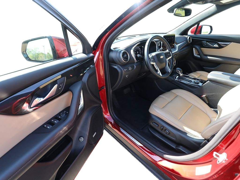 Used 2024 Chevrolet Blazer Premier FWD image 11