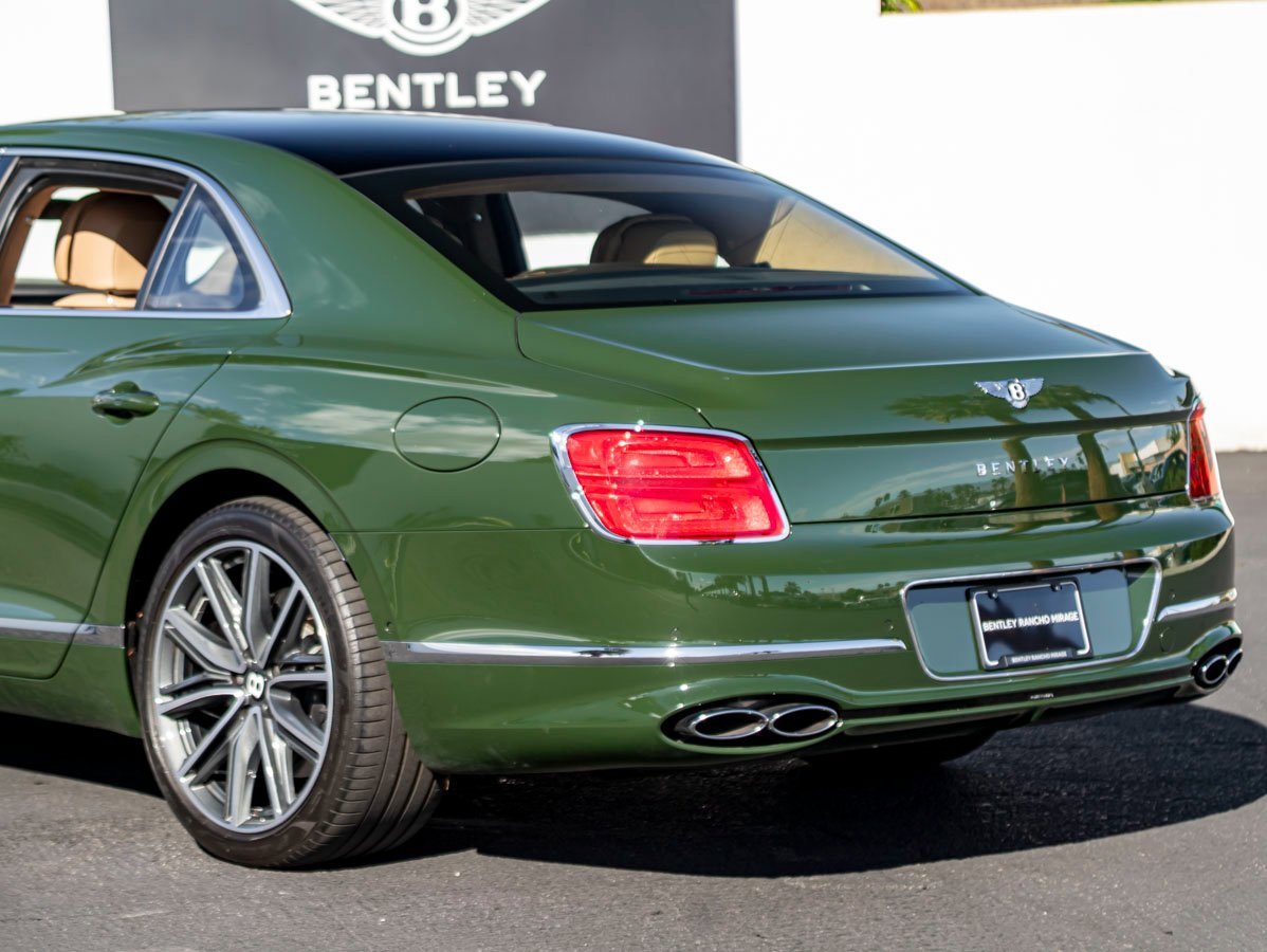 Used 2022 Bentley Flying Spur Plug-In Hybrid image 14