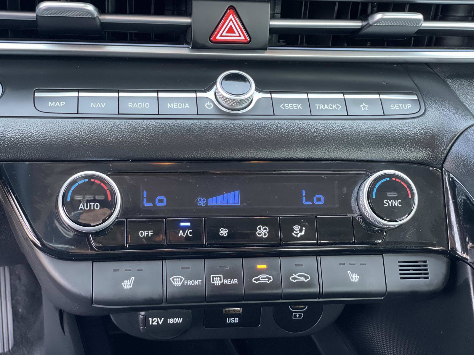 Certified 2024 Hyundai Elantra SEL w/ Convenience Package image 14