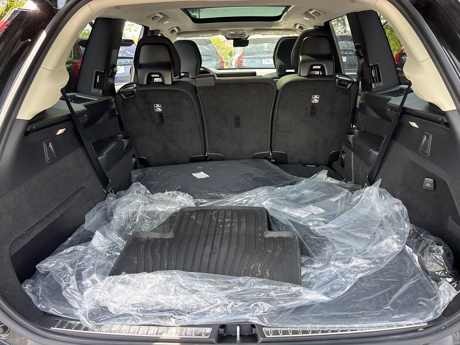 Used 2026 Volvo XC90 B6 Plus w/ Protection Package Premier AWD/4WD image 9