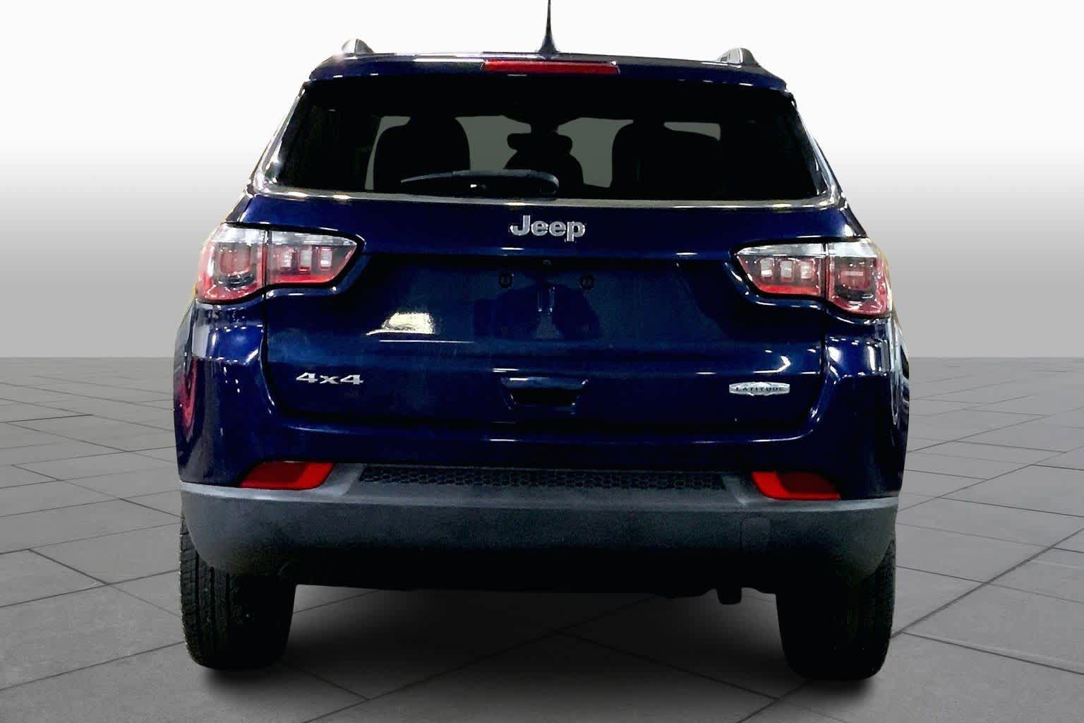 Used 2018 Jeep Compass Latitude w/ Popular Equipment Group AWD/4WD image 5