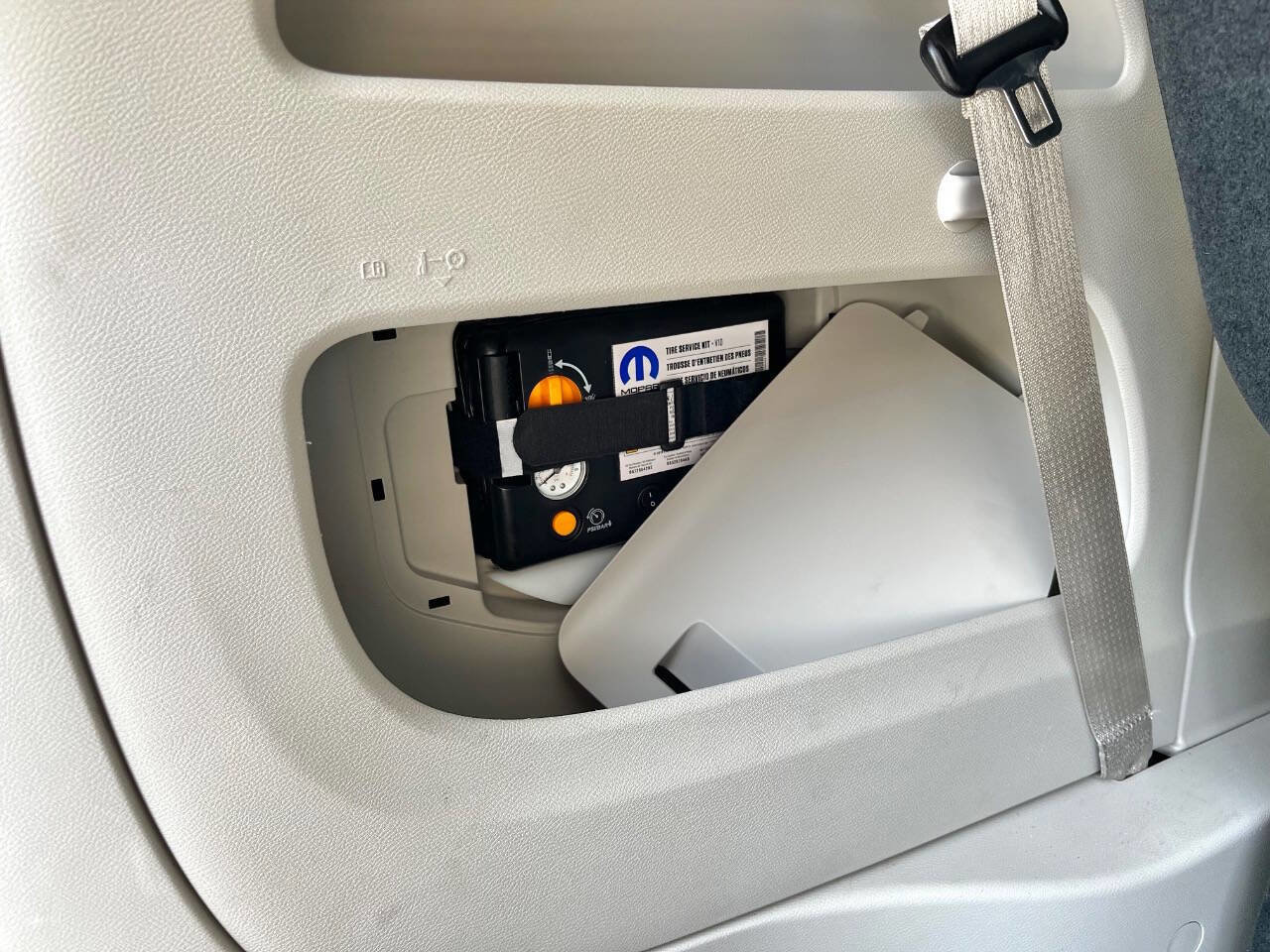 Used 2020 Chrysler Pacifica Touring-L image 38