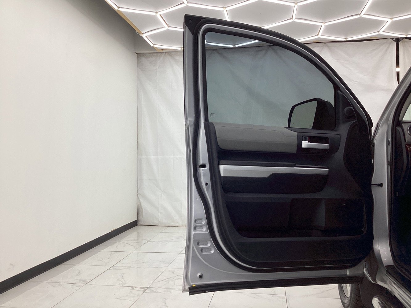 Used 2015 Toyota Tundra Limited w/ Limited Premium Package image 18