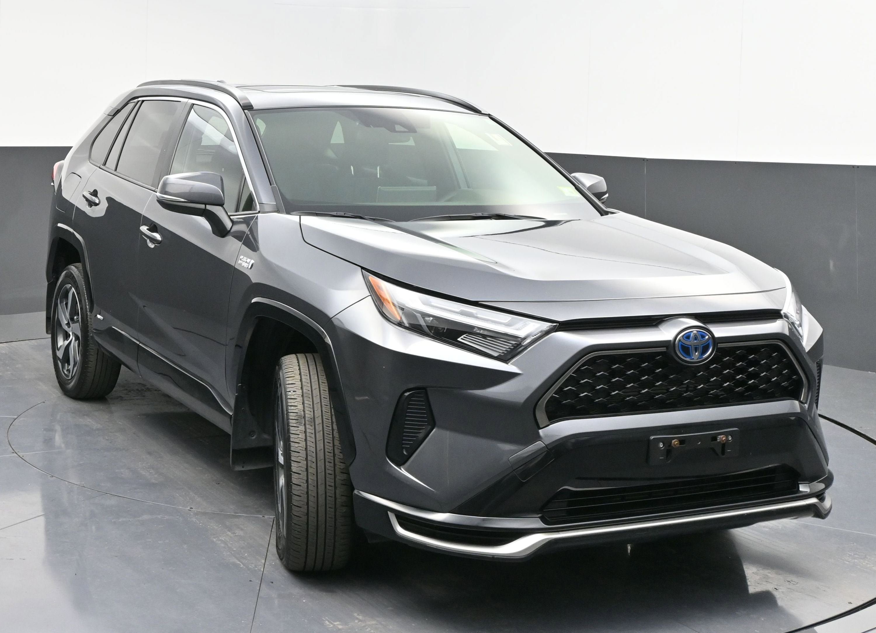Used 2023 Toyota RAV4 SE w/ Weather & Moonroof Package AWD/4WD image 2