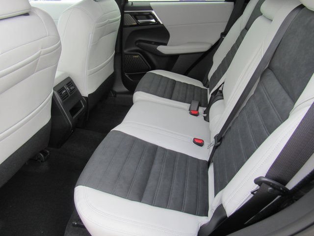 New 2025 Mitsubishi Outlander SE FWD image 9