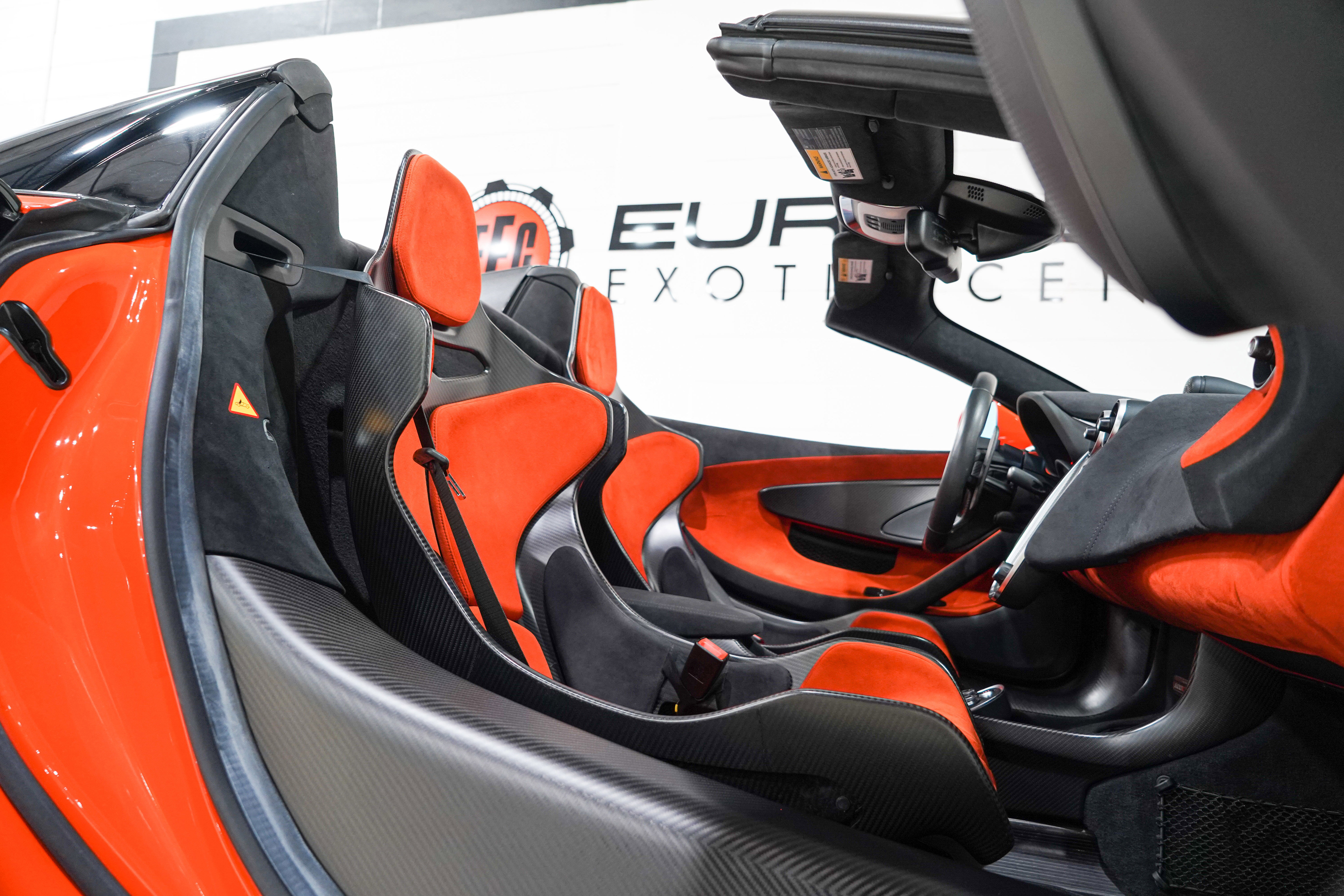 Used 2020 McLaren 600LT Spider RWD image 19
