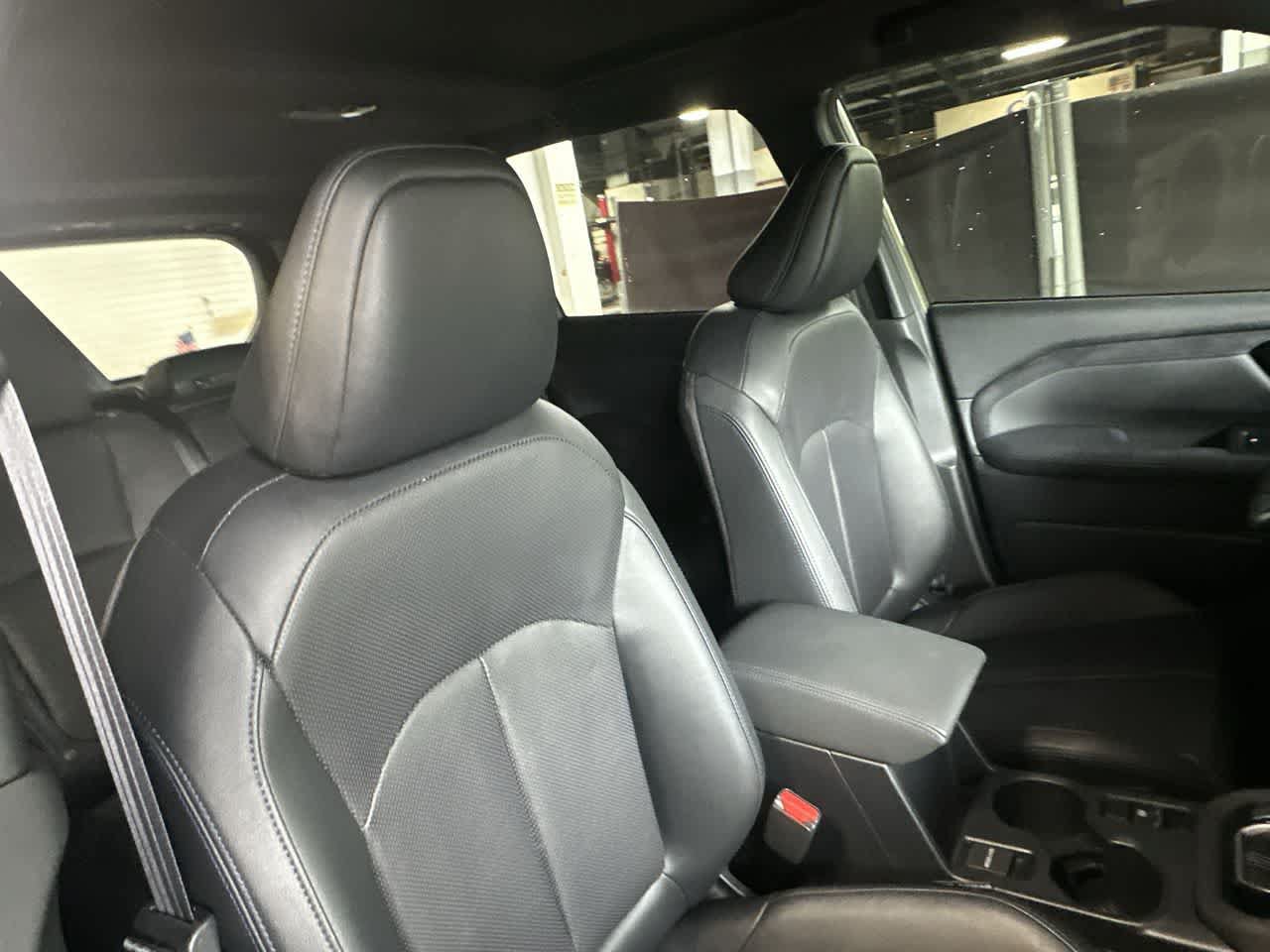 Used 2025 Subaru Forester Limited AWD/4WD image 27
