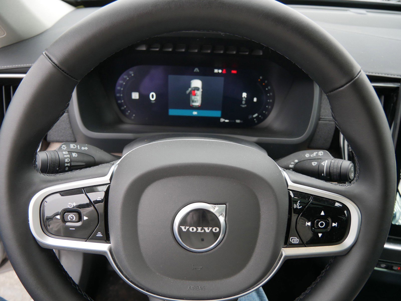 Certified 2025 Volvo XC90 B5 Plus image 23