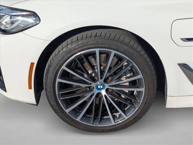 Used 2023 BMW 530e w/ Premium Package image 25
