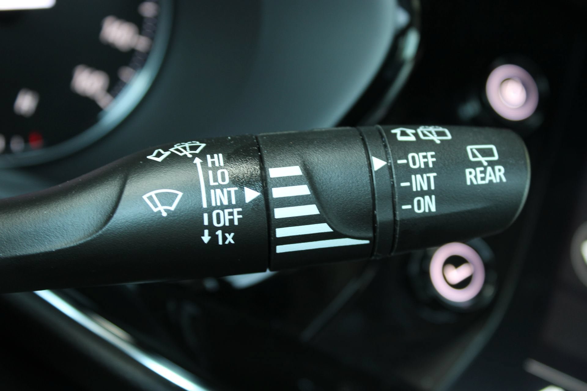 Used 2023 Buick Envision Avenir FWD image 32