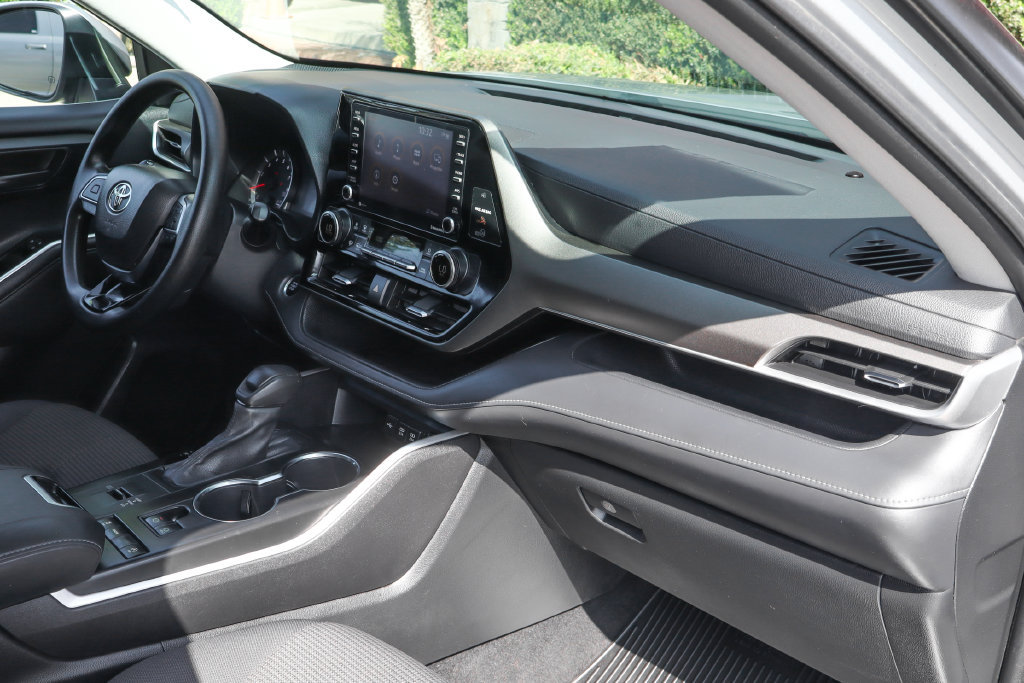 Used 2021 Toyota Highlander L FWD image 46