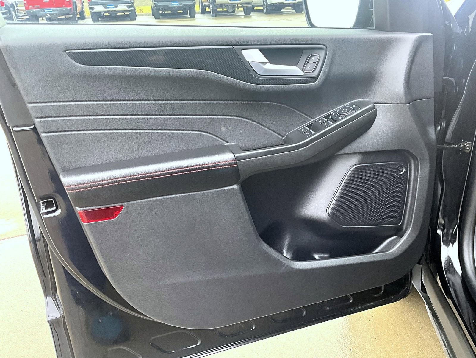 Used 2025 Ford Escape ST-Line image 9