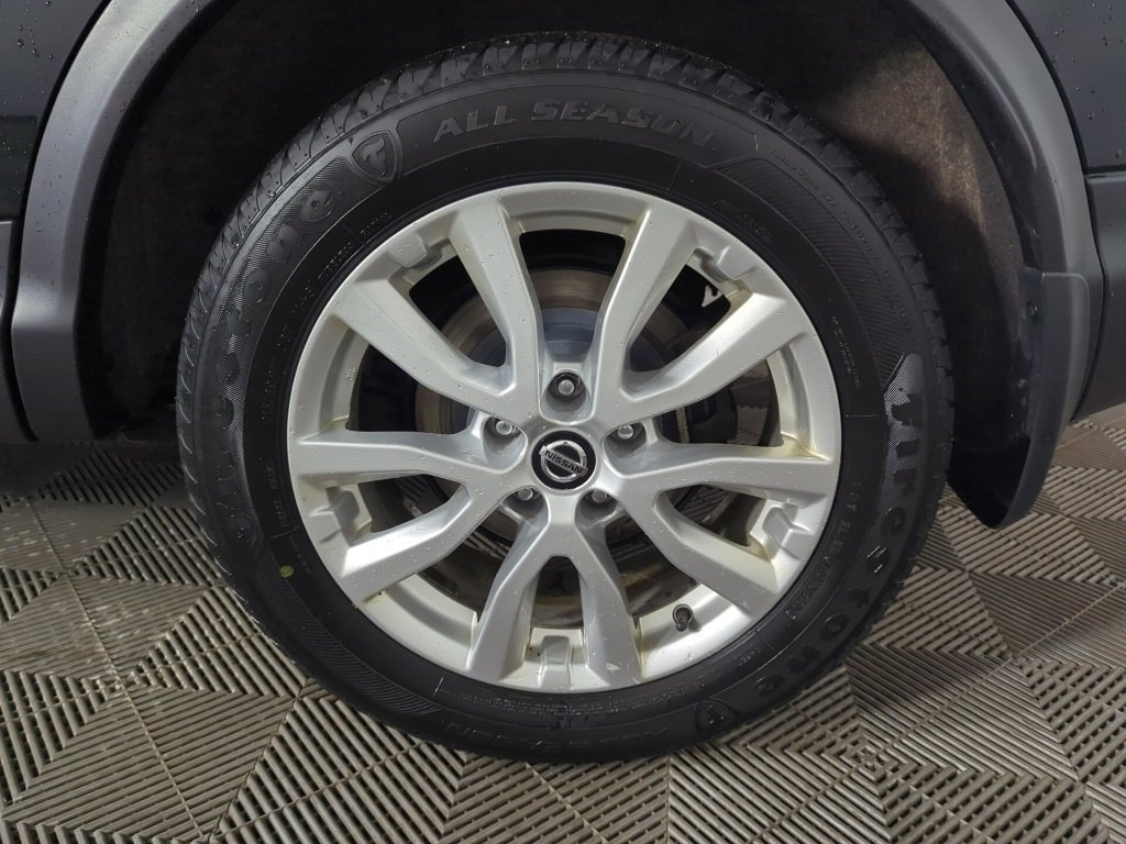 Used 2022 Nissan Rogue Sport SV image 9