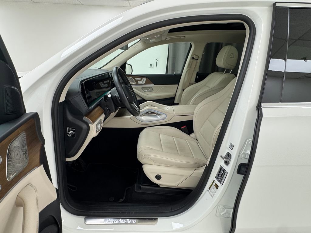 Used 2022 Mercedes-Benz GLS 450 4MATIC image 10